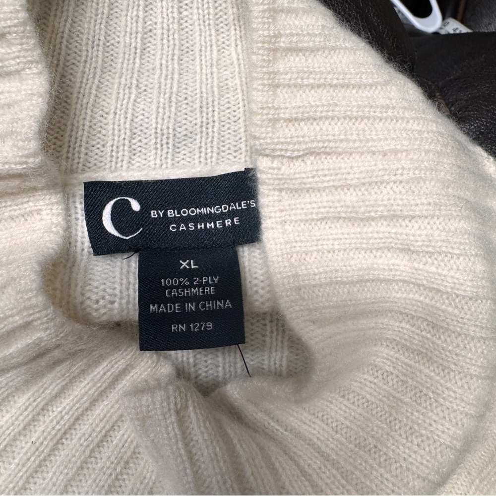 C by Bloomingdales Cashmere mockneck oatmeal flare button sleeves XL sweater - Picture 10 of 13